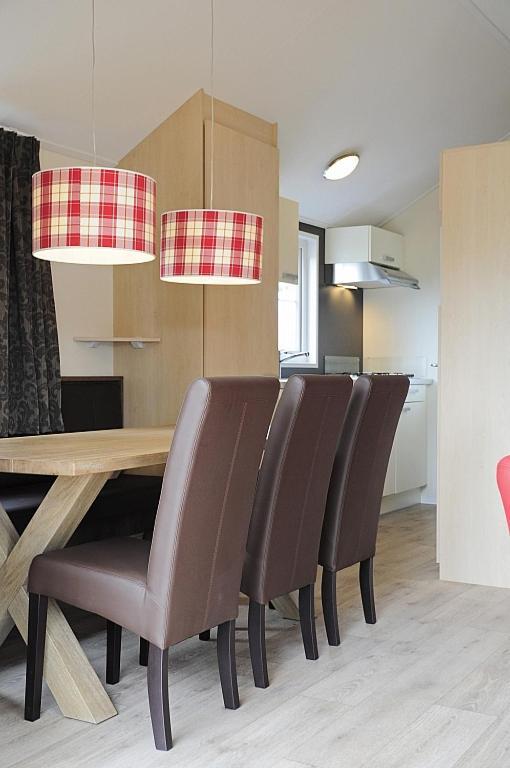 Lodge 6 personen camping de Molenhof Reutum Buitenkant foto